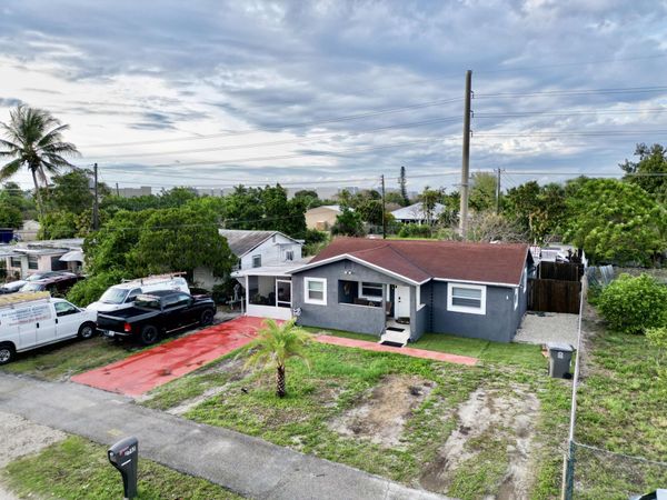 2743 Kentucky Street, West Palm Beach, FL 33406