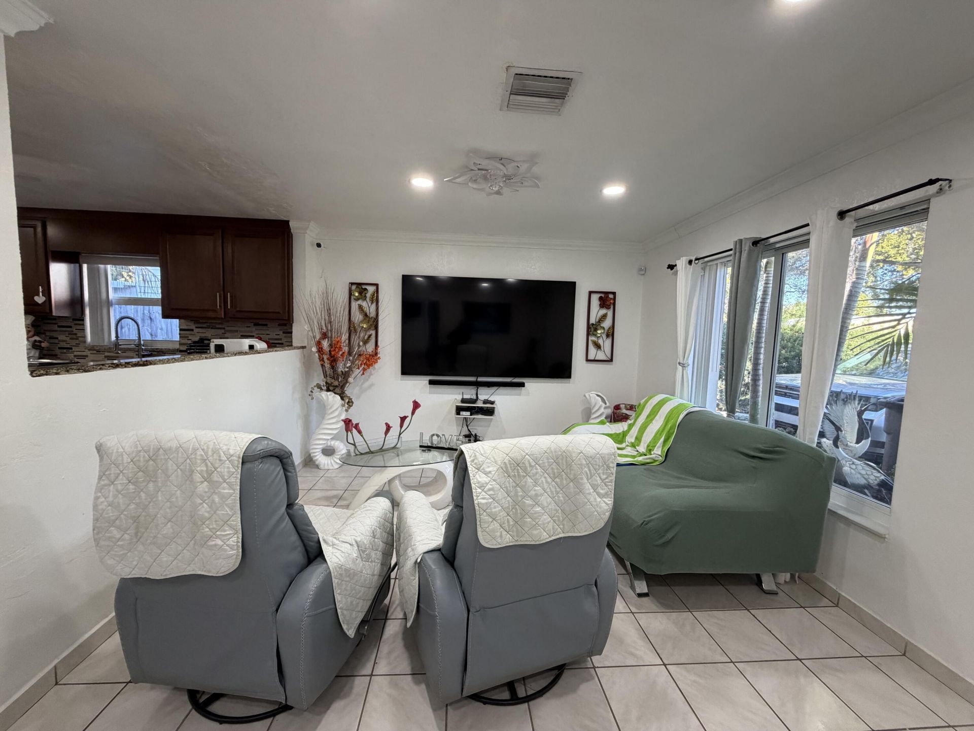 814 Colonial Road, West Palm Beach, FL 33405 Photo