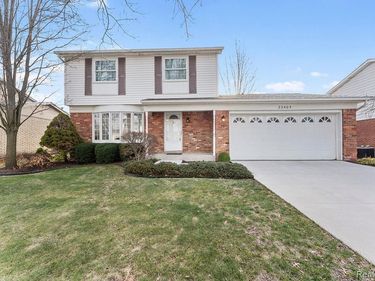 22405 Foxcroft Street, Woodhaven, MI 48183