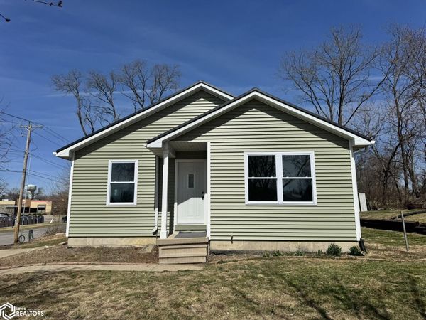 1105 W Adams Avenue, Fairfield, IA 52556