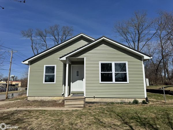 1105 W Adams Avenue, Fairfield, IA 52556