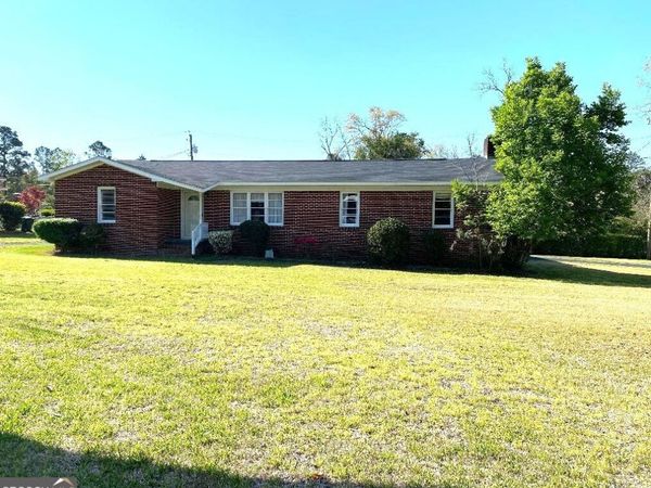 555 Jordan Lane, Swainsboro, GA 30401