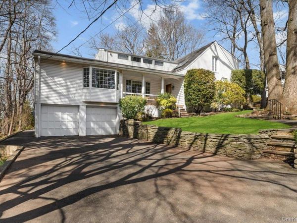 2 Hickory Hill , Roslyn Estates, NY 11576