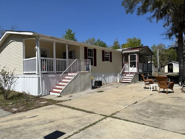 203 VANCOUVER Circle, Interlachen, FL 32148