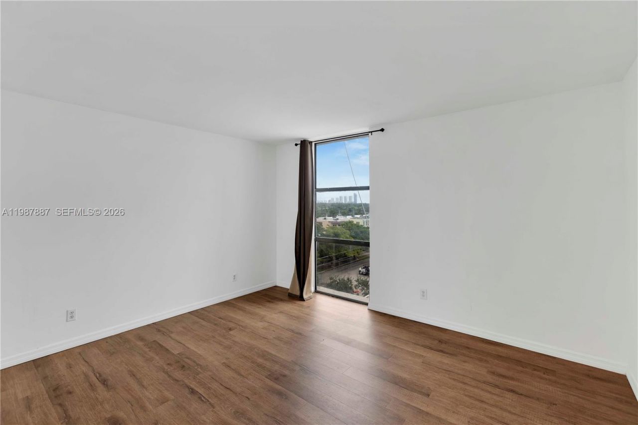 13499 Biscayne Blvd, Unit 613, North Miami, FL 33181 Photo