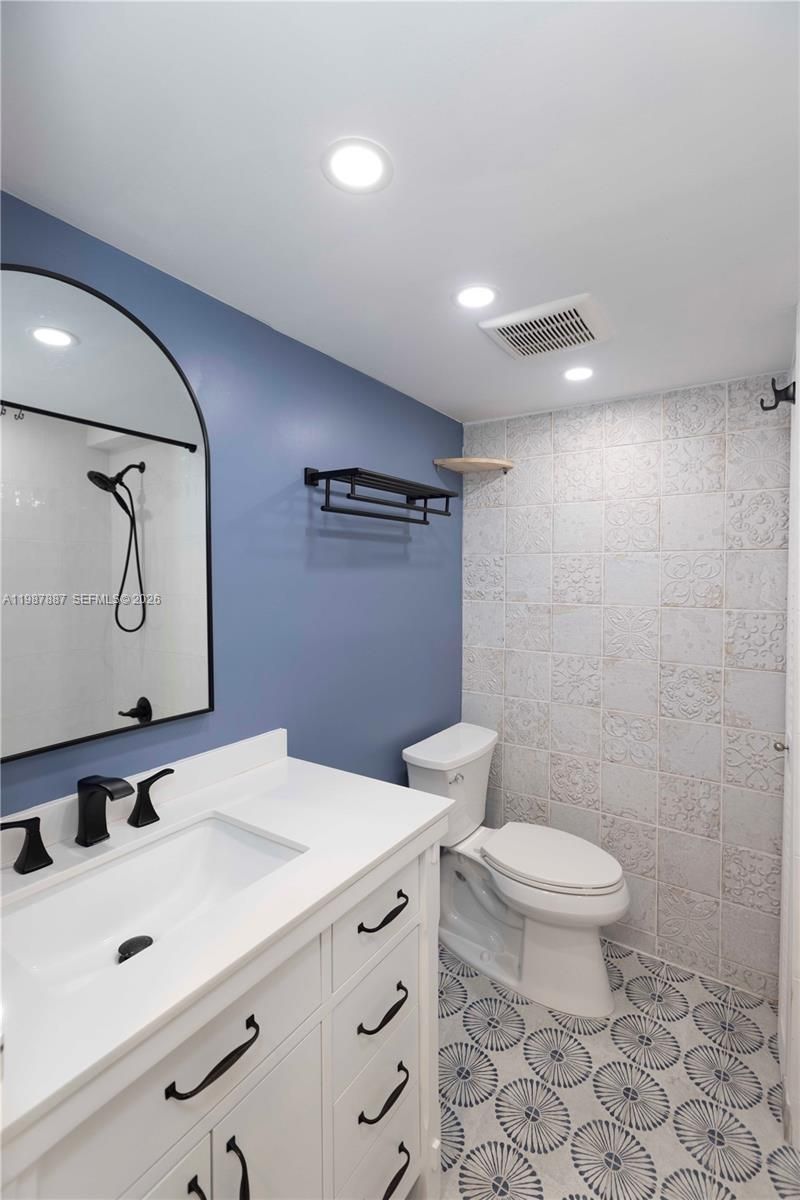 13499 Biscayne Blvd , Unit 613, North Miami, FL 33181 Photo