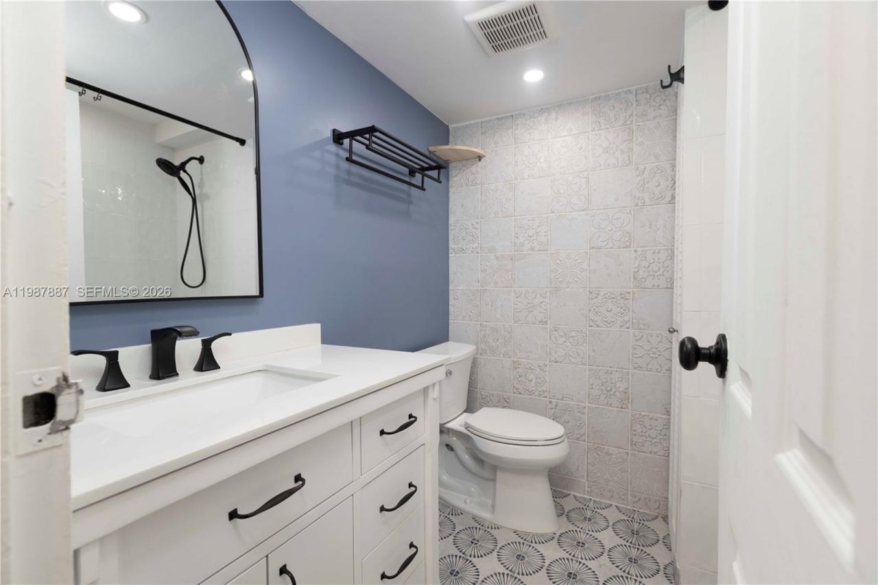 13499 Biscayne Blvd, Unit 613, North Miami, FL 33181 Photo