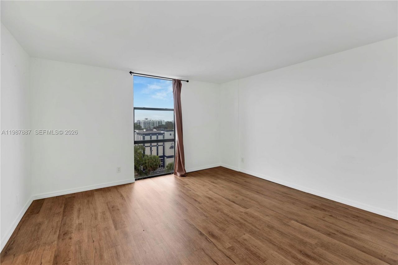 13499 Biscayne Blvd, Unit 613, North Miami, FL 33181 Photo