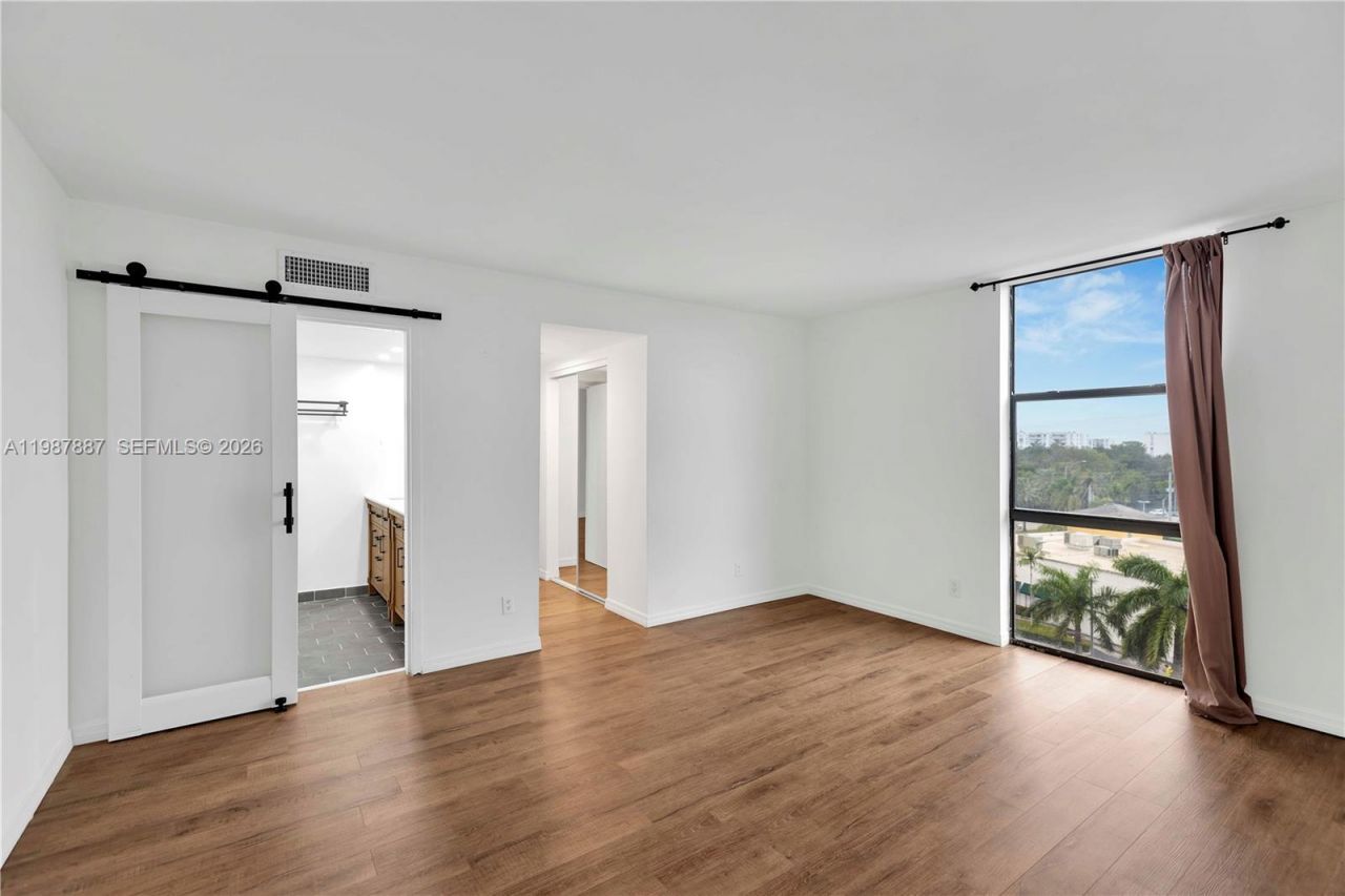 13499 Biscayne Blvd, Unit 613, North Miami, FL 33181 Photo