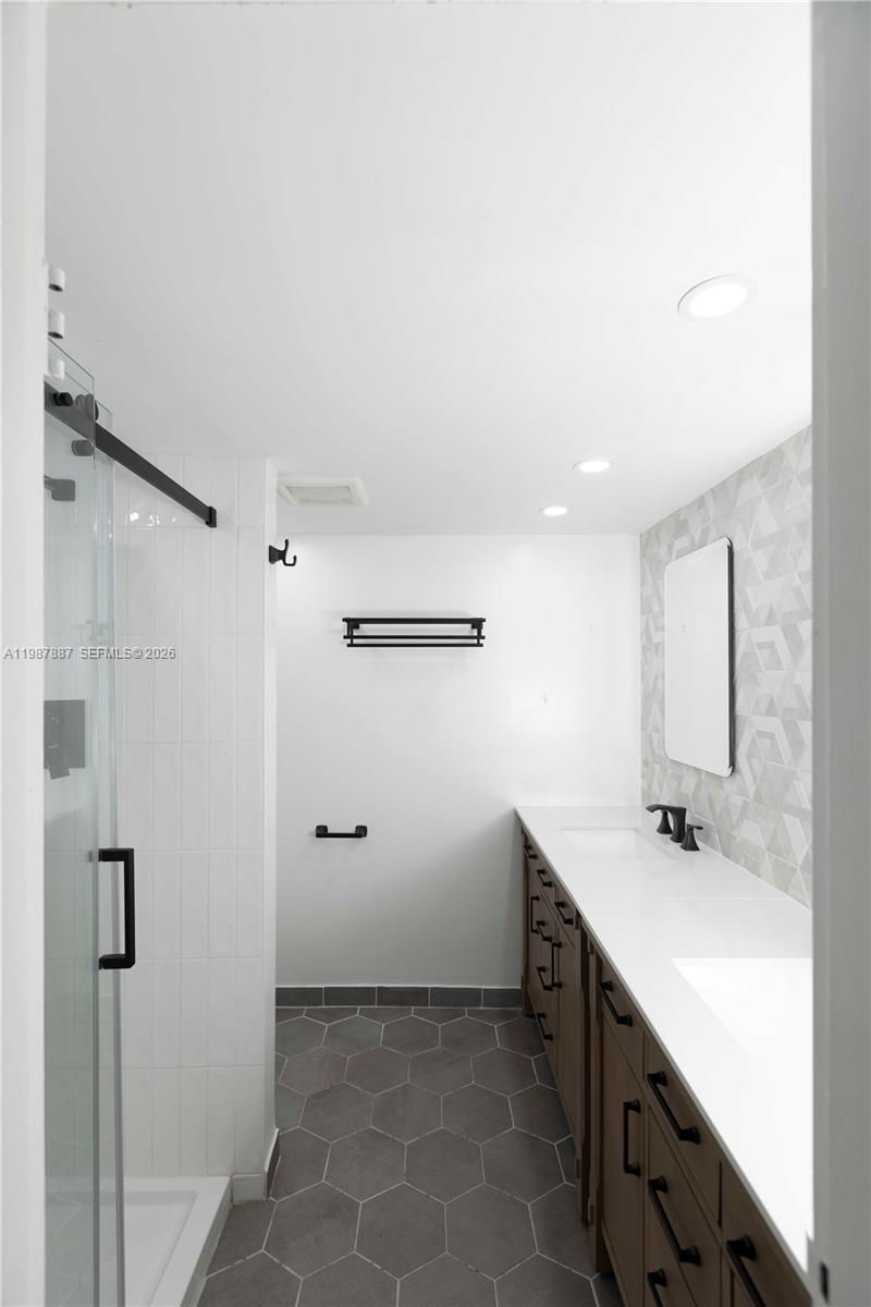 13499 Biscayne Blvd , Unit 613, North Miami, FL 33181 Photo