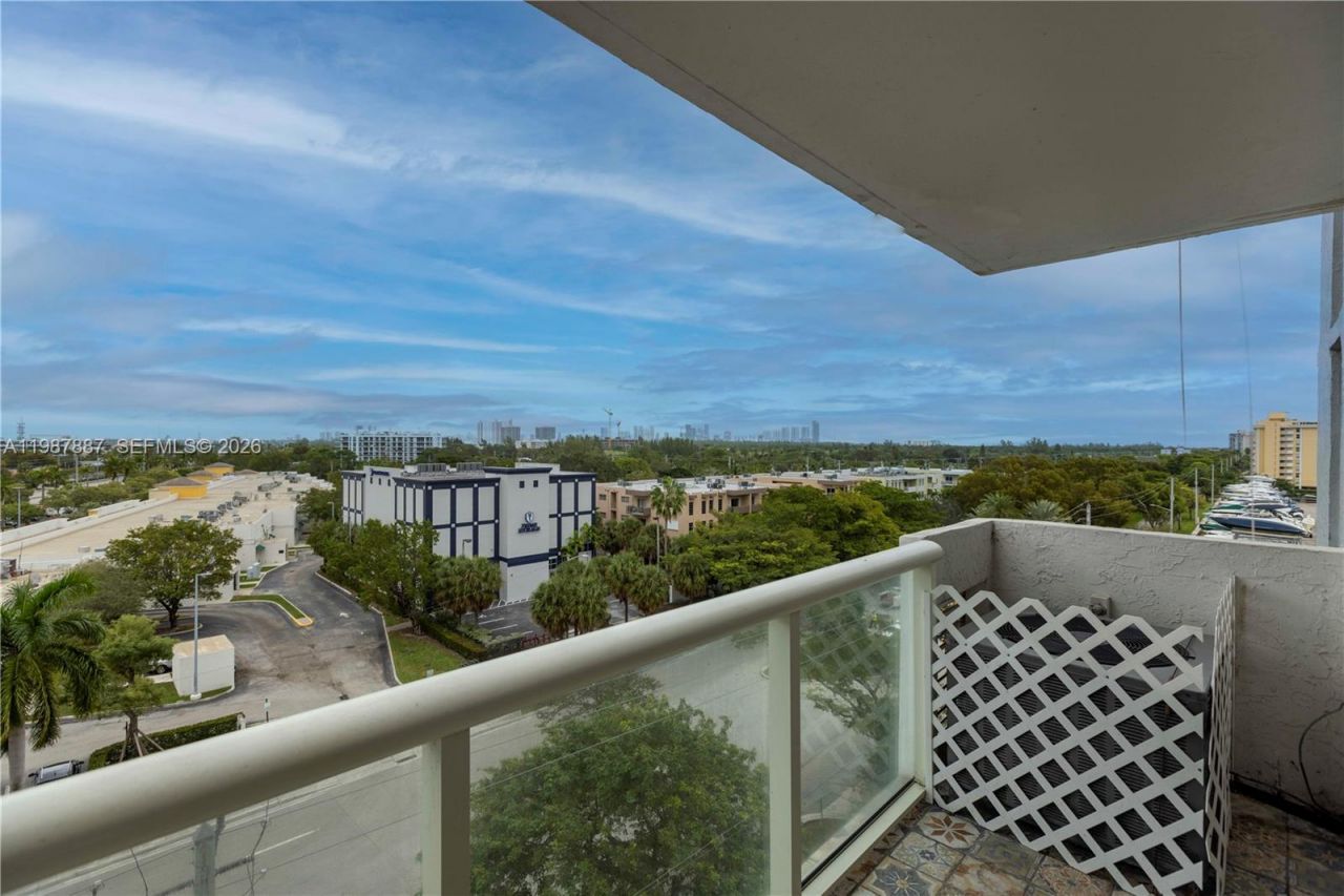 13499 Biscayne Blvd , Unit 613, North Miami, FL 33181 Photo