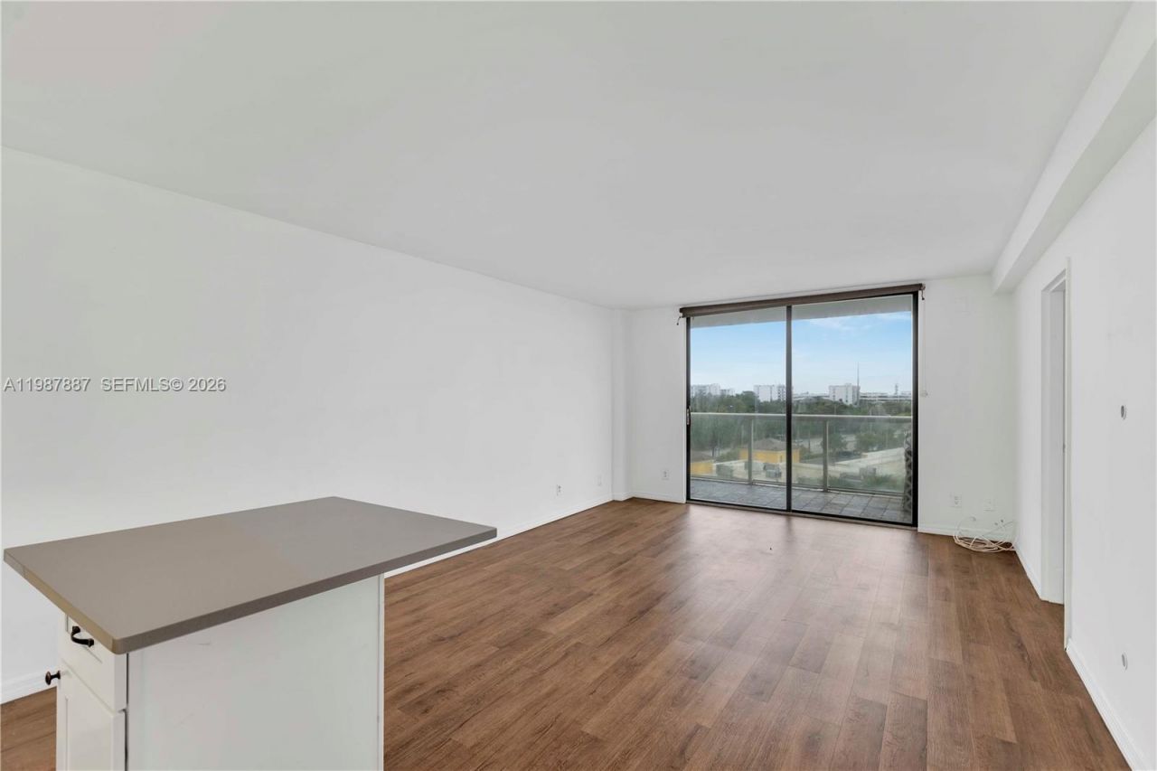 13499 Biscayne Blvd, Unit 613, North Miami, FL 33181 Photo