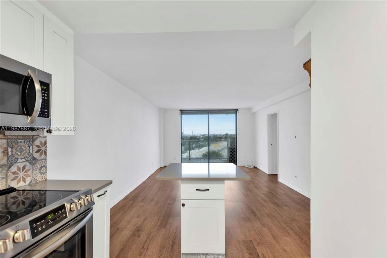 13499 Biscayne Blvd , Unit 613, North Miami, FL 33181 Photo