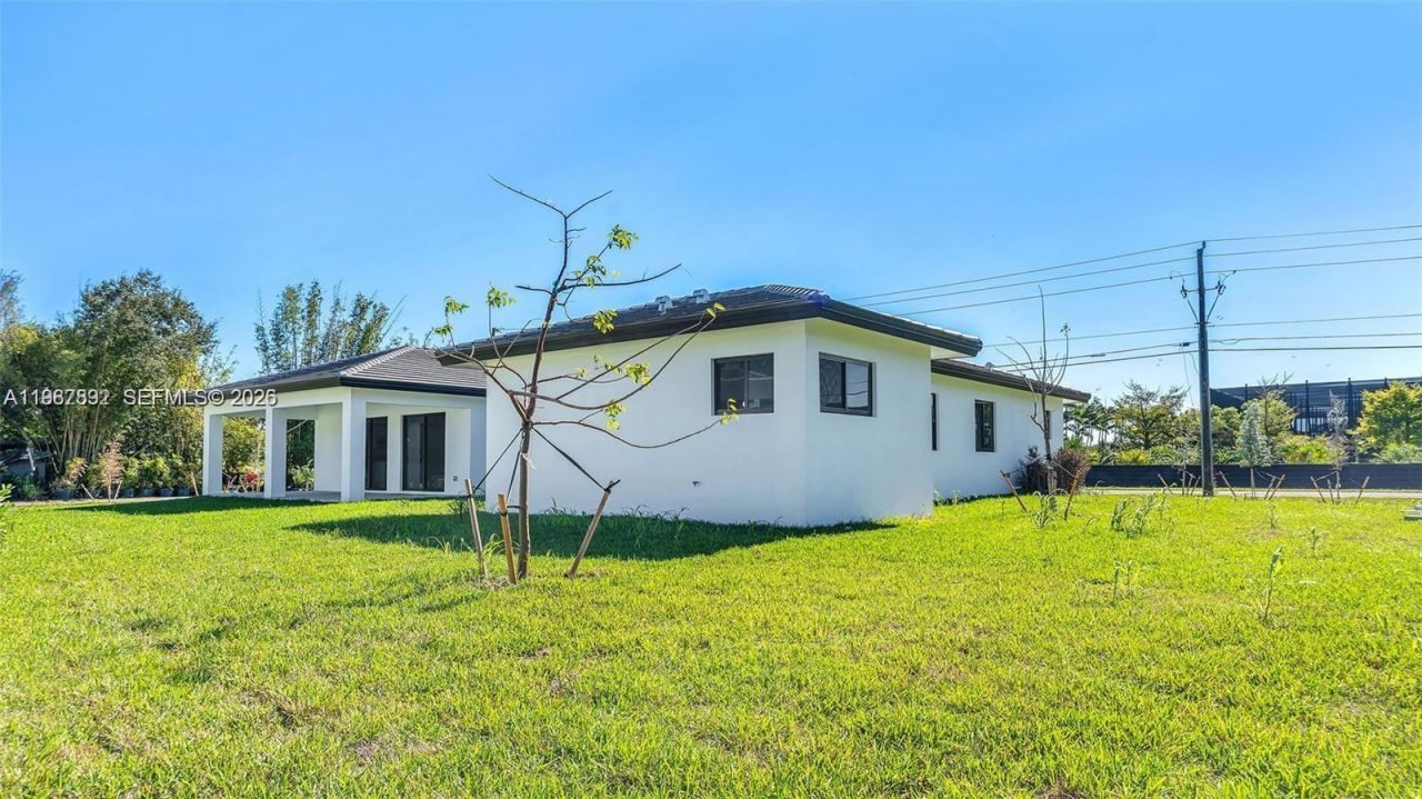 15455 SW 232nd St, Miami, FL 33170 Photo