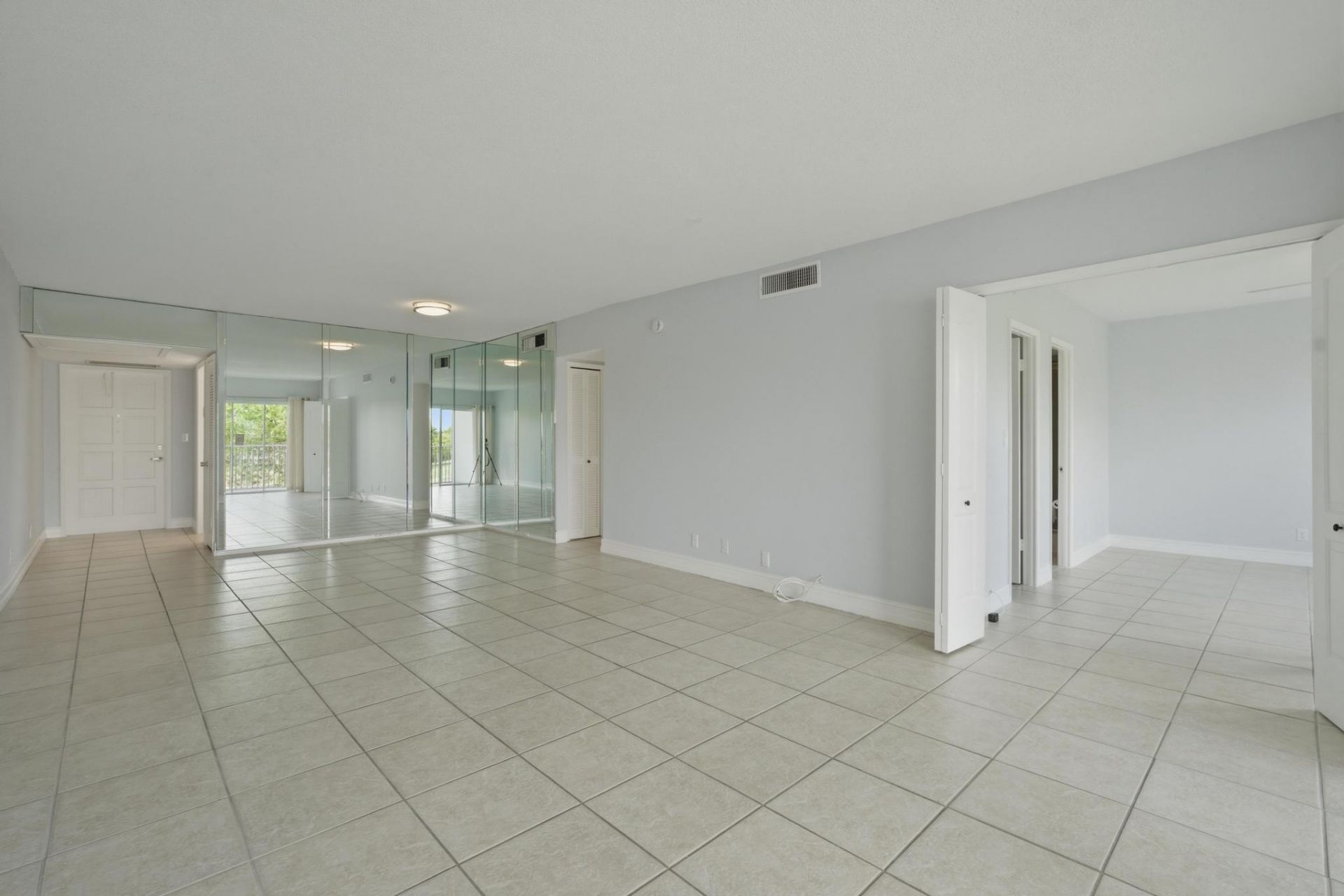 2801 N Palm Aire Drive, Unit 402, Pompano Beach, FL 33069 Photo