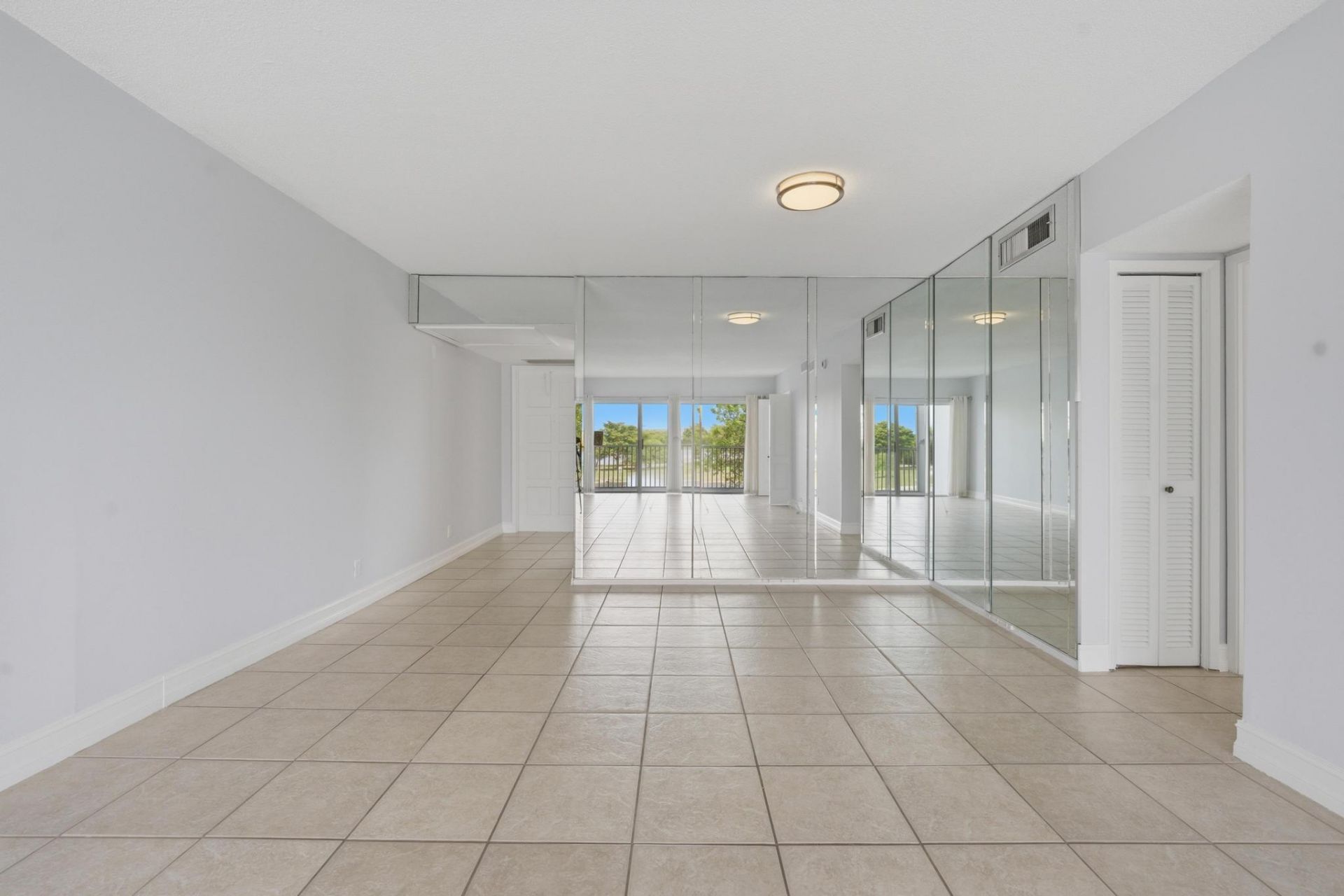 2801 N Palm Aire Drive, Unit 402, Pompano Beach, FL 33069 Photo