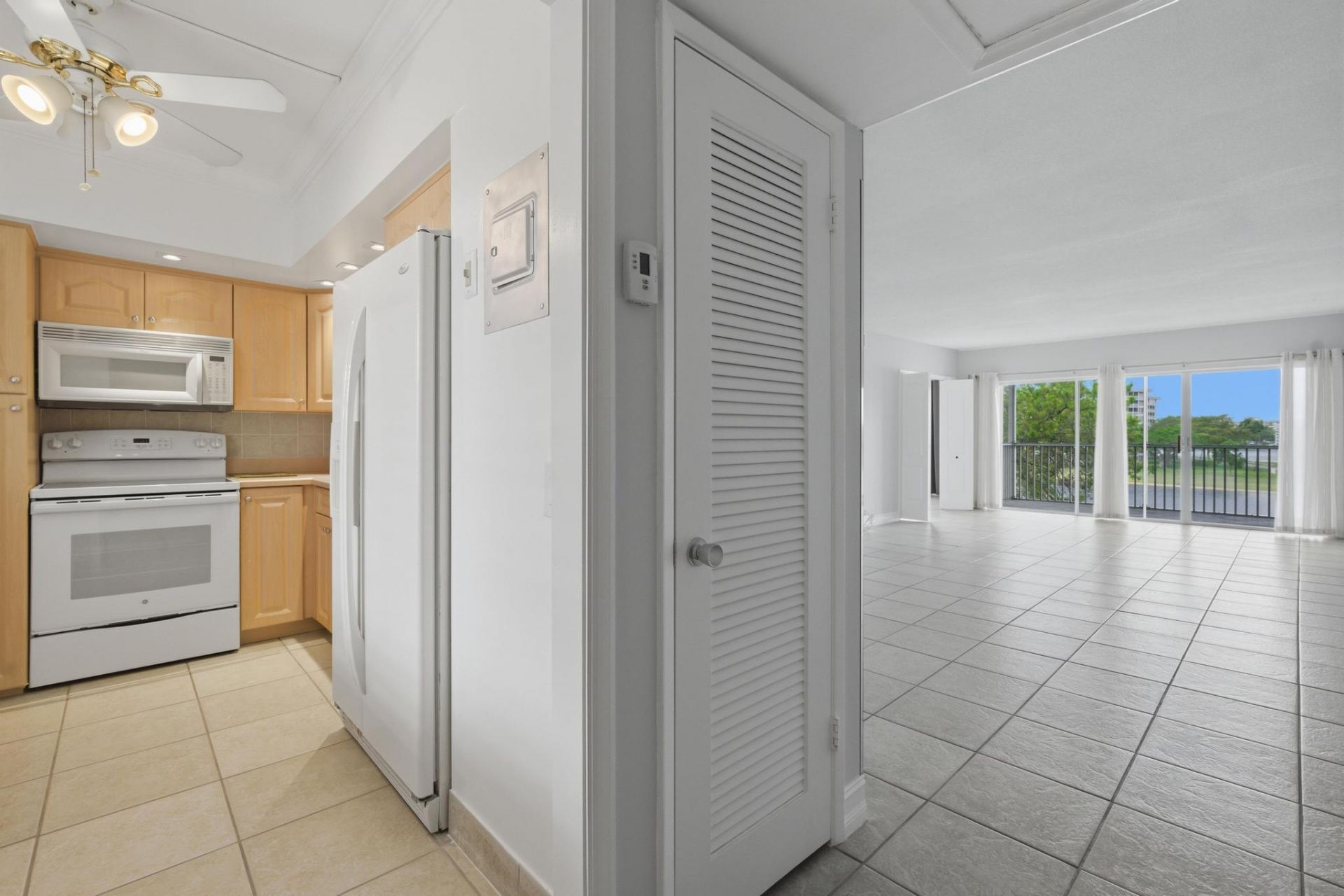 2801 N Palm Aire Drive, Unit 402, Pompano Beach, FL 33069 Photo