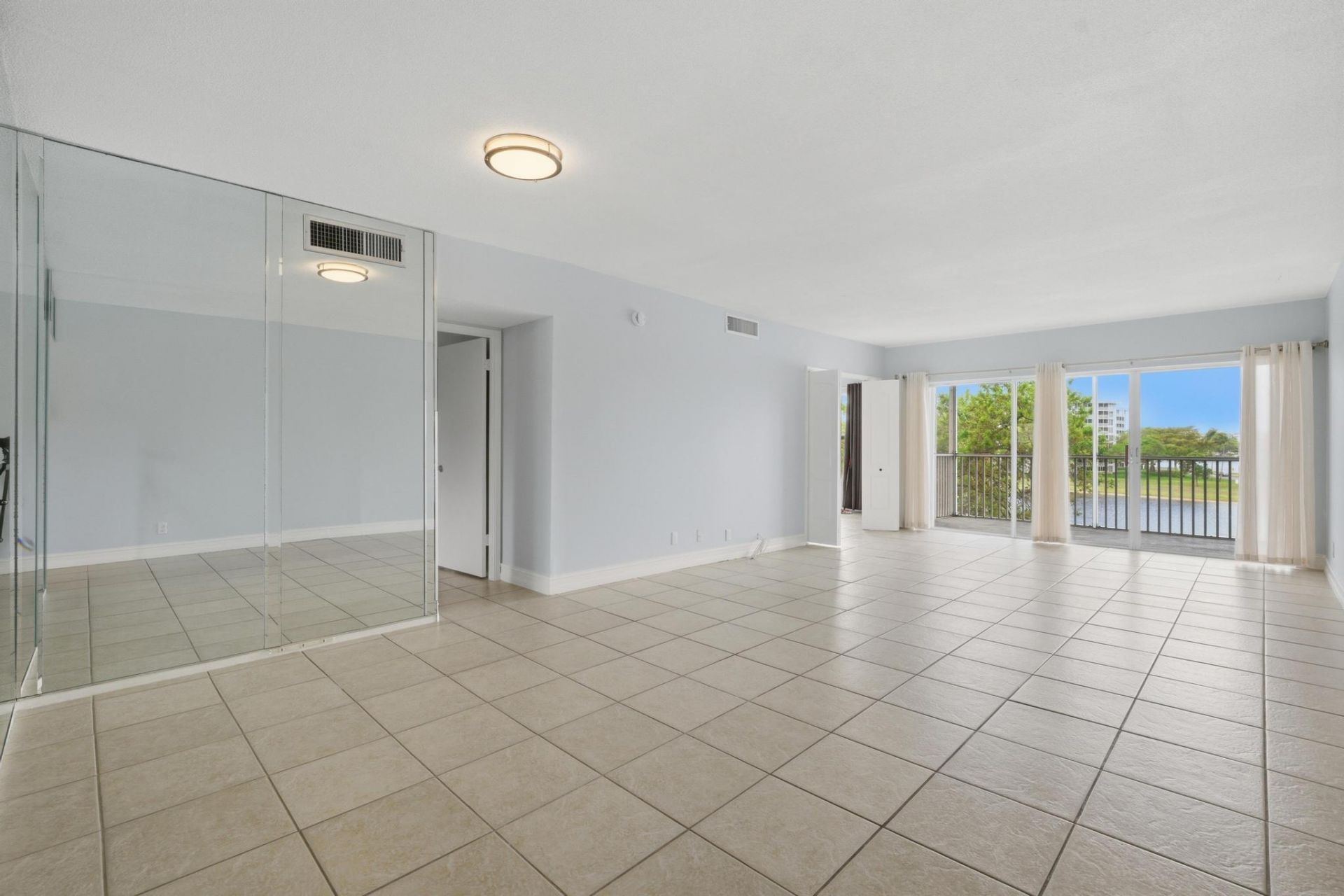 2801 N Palm Aire Drive, Unit 402, Pompano Beach, FL 33069 Photo
