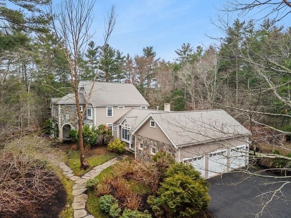 4 Furlong Cir, Lakeville, MA 02347