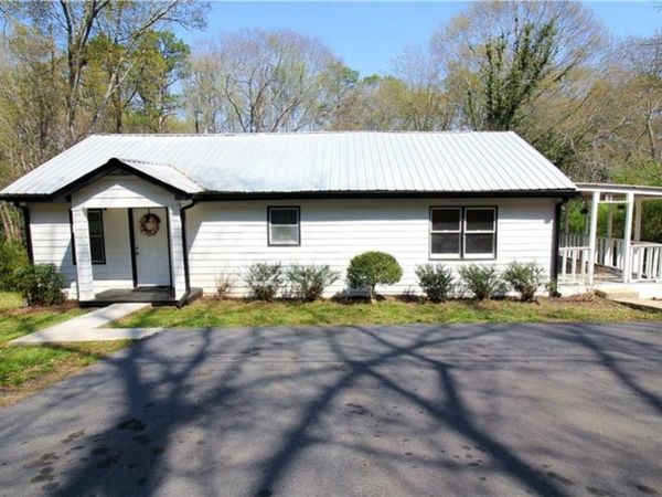 899 E Doyle Street, Toccoa, GA 30577
