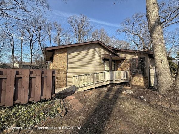 2551 Chatham Woods Drive, Grand Rapids, MI 49546