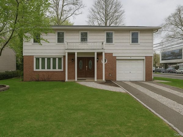 2 Pickwood Lane, Great Neck, NY 11024