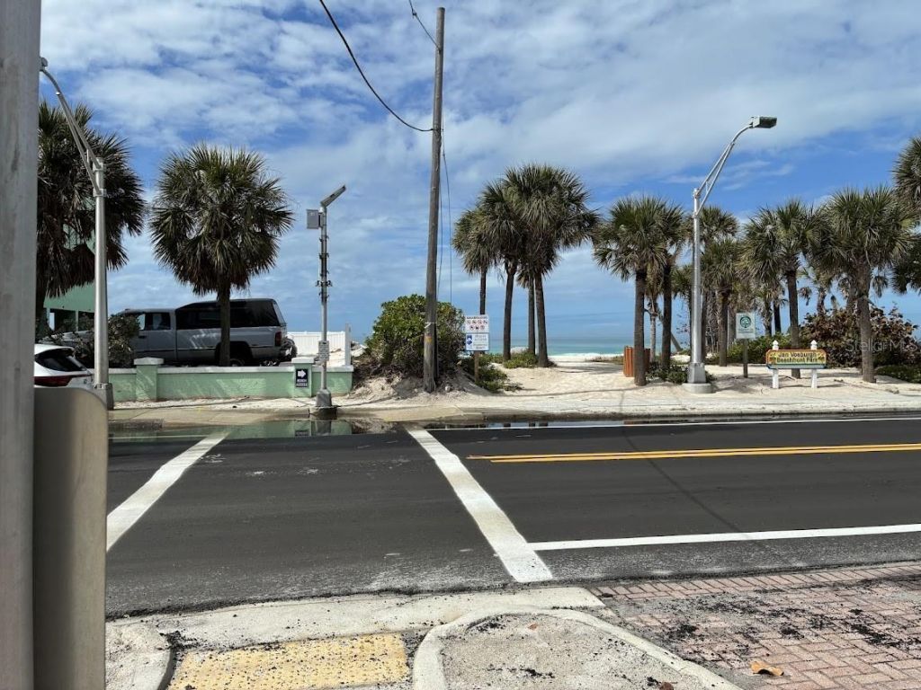 104 1st Street N, Bradenton Beach, FL 34217 Photo