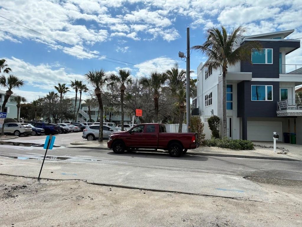 104 1st Street N, Bradenton Beach, FL 34217 Photo