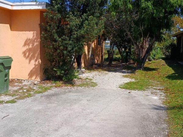 518 NW 10th St , Unit 1-2, Hallandale Beach, FL 33009