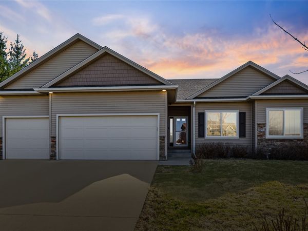 5075 Andrews Place, Pleasant Hill, IA 50327