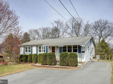 14 W GRANDVIEW AVENUE, MERCERSBURG, PA 17236