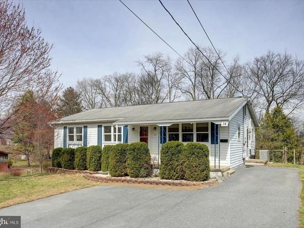 14 W GRANDVIEW AVENUE, MERCERSBURG, PA 17236