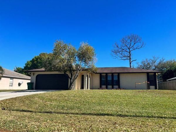 1365 SE Bayharbor Street, Port St. Lucie, FL 34983