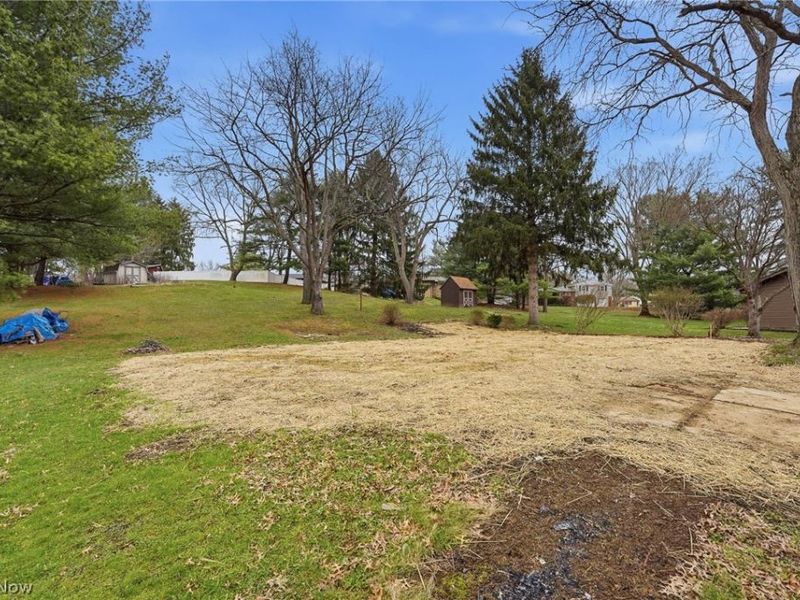 7622 Marelis Avenue NE, Canton, OH 44721 Photo 2