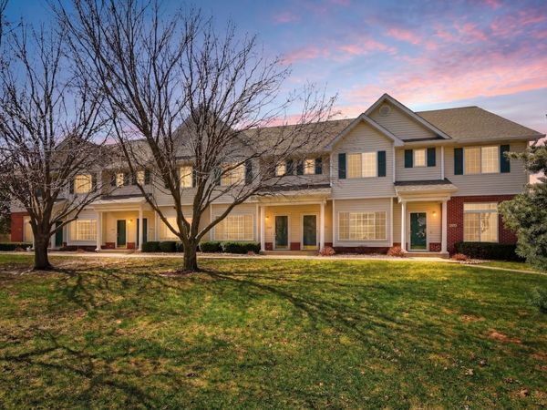 2090 Ridgeview Circle, Clive, IA 50325