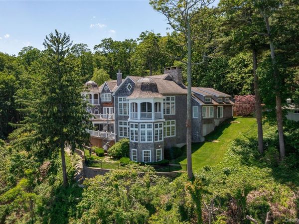 Laurel Hollow, NY 11791