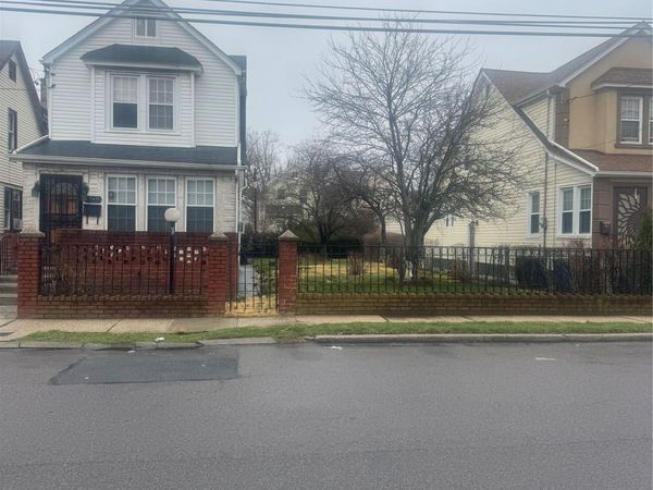 11731 192nd Street , Saint Albans, NY 11412