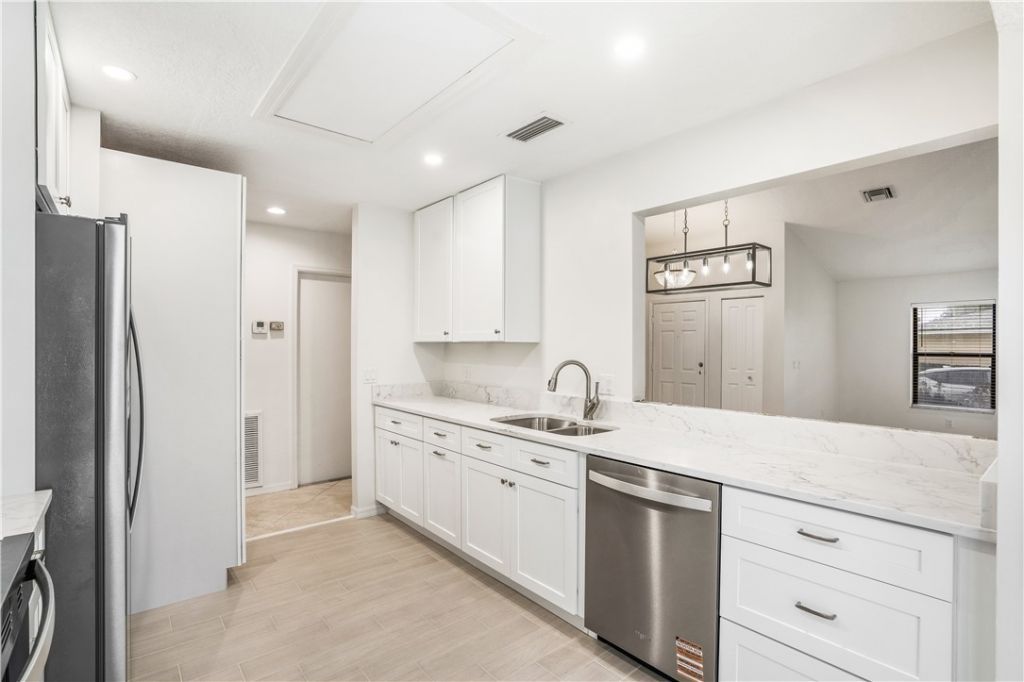 6281 N Mirror Lake Drive, Sebastian, FL 32958 Photo