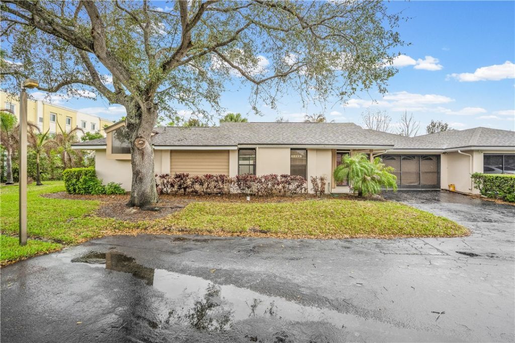 6281 N Mirror Lake Drive, Sebastian, FL 32958 Photo