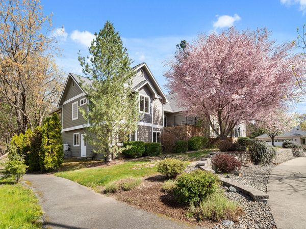 1868 NW F Street, Grants Pass, OR 97526