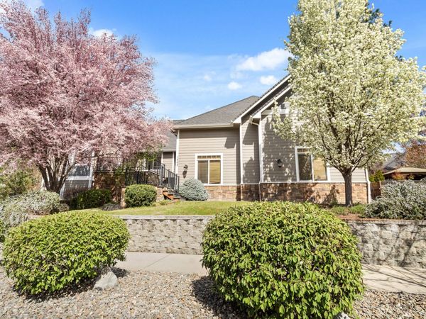 1868 NW F Street, Grants Pass, OR 97526