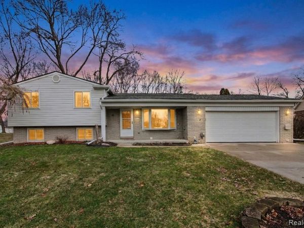 2538 Costa Mesa Road, Waterford Twp, MI 48329