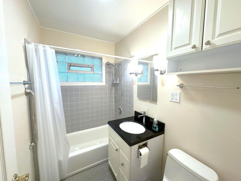 2443 Shrewsbury Road , Upper Arlington, OH 43221 Photo 9