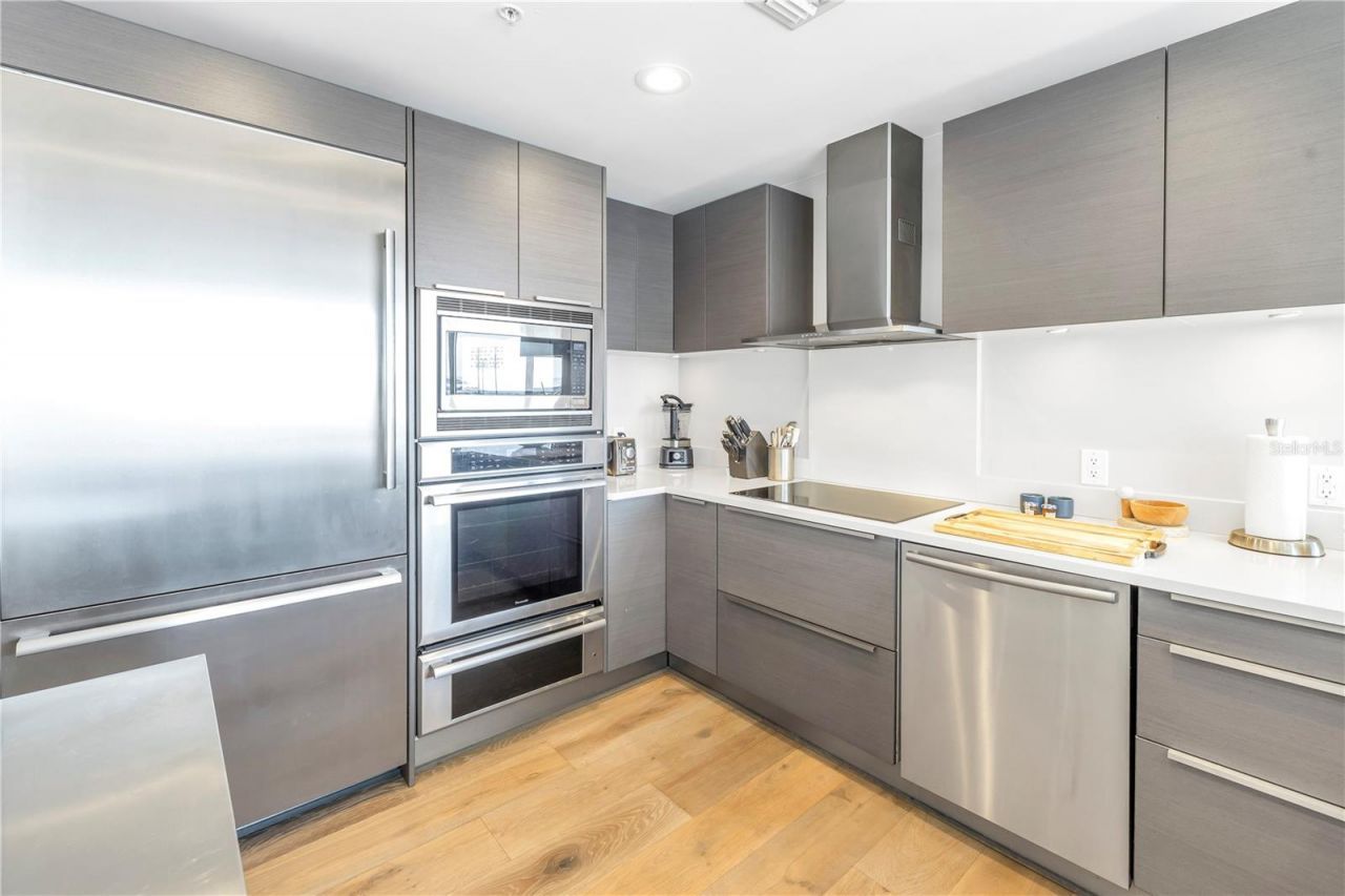 175 1st Street S, Unit 1006, Saint Petersburg, FL 33701 Photo