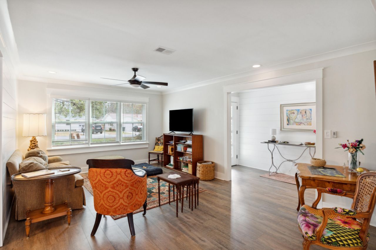 31 Farmfield Avenue Photo 4