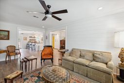 31 Farmfield Avenue photo 4