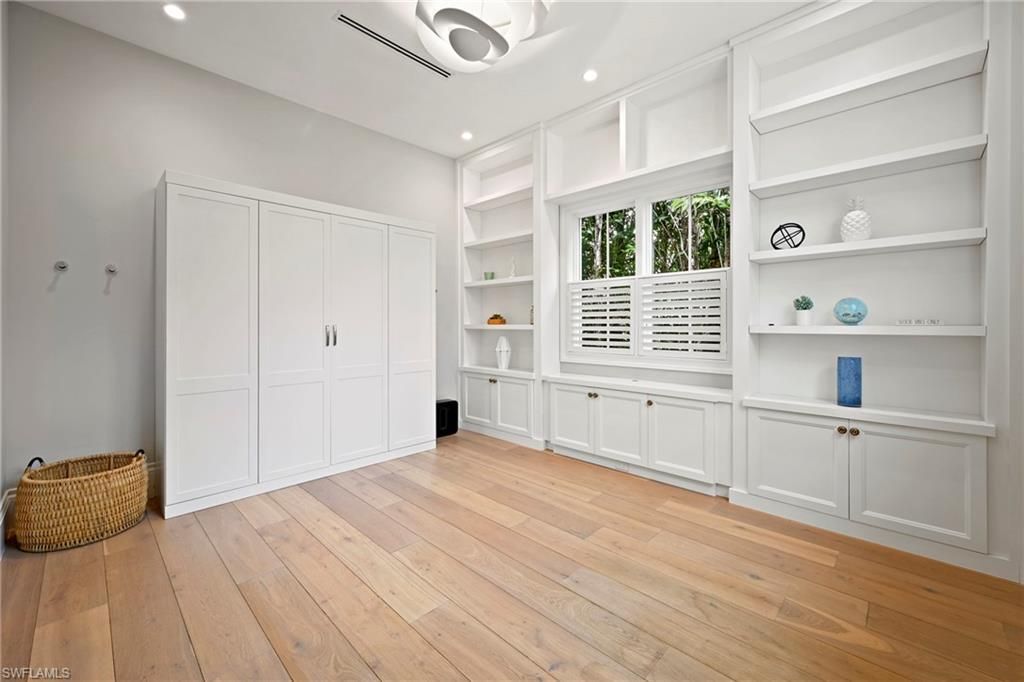 215 3rd Ave N, Naples, FL 34102 Photo