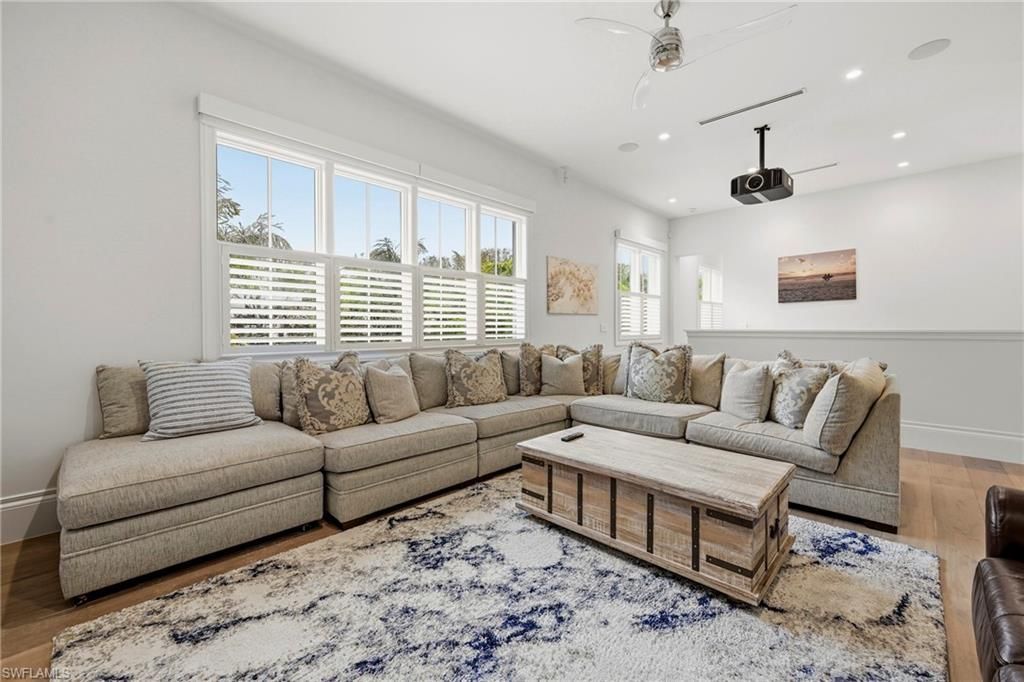 215 3rd Ave N, Naples, FL 34102 Photo