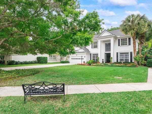 152 Oakwood Lane, Palm Beach Gardens, FL 33410