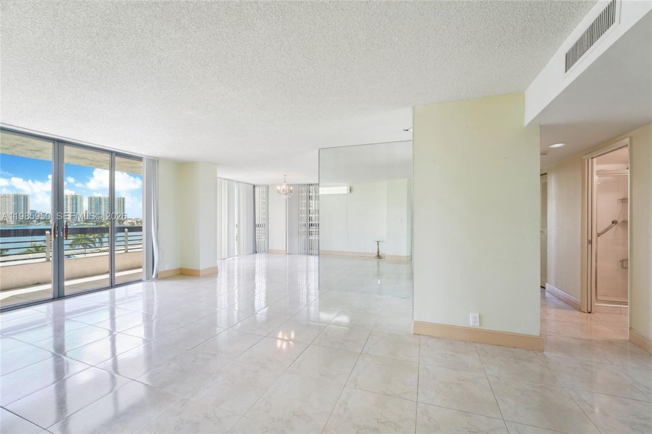 19101 NE 36th Ct, Unit 705, Aventura, FL 33180 Photo